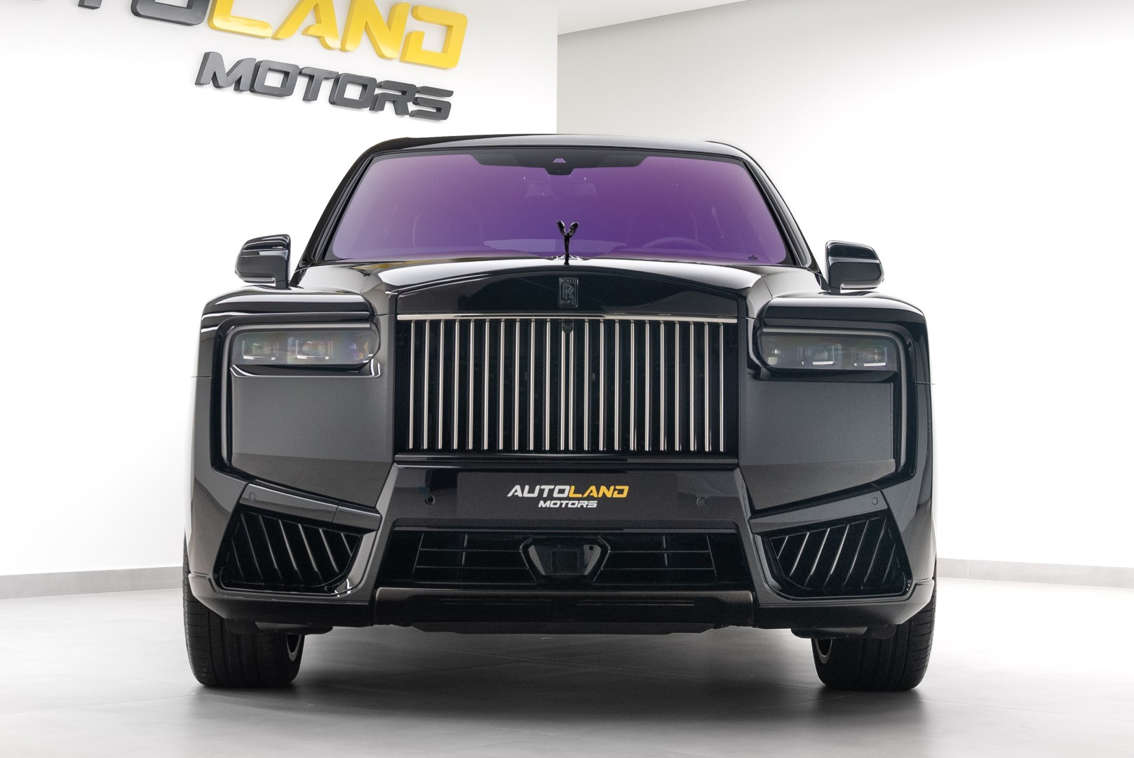 2025 GCC ROLLS ROYCE CULLINAN BLACK BADGE. PICNIC SEATS.WARRANTY AND SERVICES